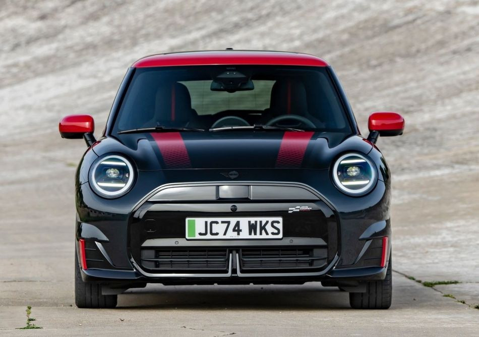 Recenzie hatchback MINI John Cooper Works Electric