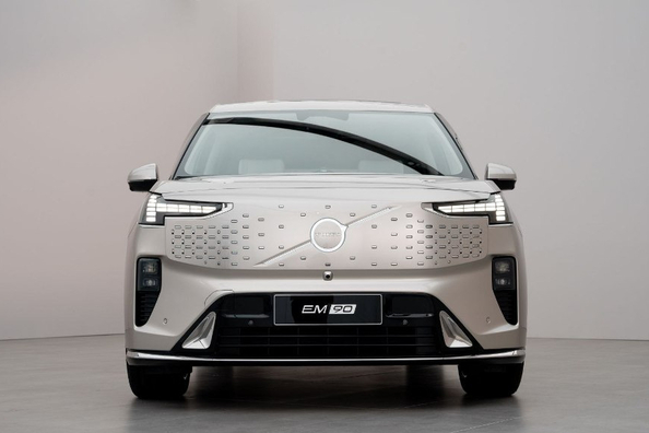 Revizuirea monovolumului electric Volvo EM90