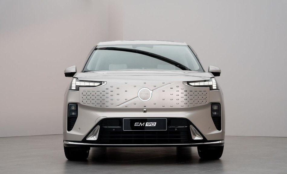 Revizuirea monovolumului electric Volvo EM90