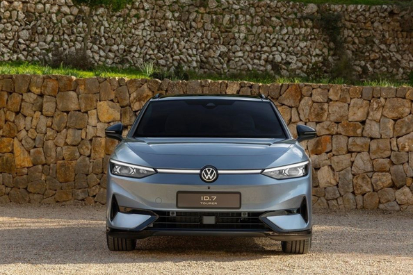 Revizuirea Volkswagen ID.7 Tourer: un break electric pentru călătorii lungi Fotografie 2
