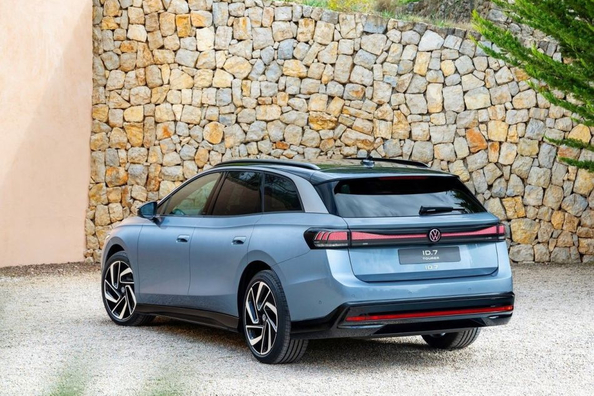 Revizuirea Volkswagen ID.7 Tourer: un break electric pentru călătorii lungi Fotografie 3