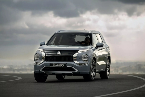 Revizuirea Mitsubishi Outlander PHEV 2024: hibrid pentru drumuri lungi