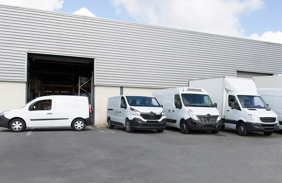 Care este diferența dintre transportul comercial și transportul regulat?