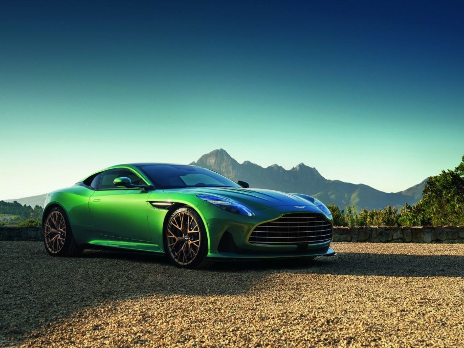 Recenzie a modelului sport coupe Aston Martin DB12 din 2024