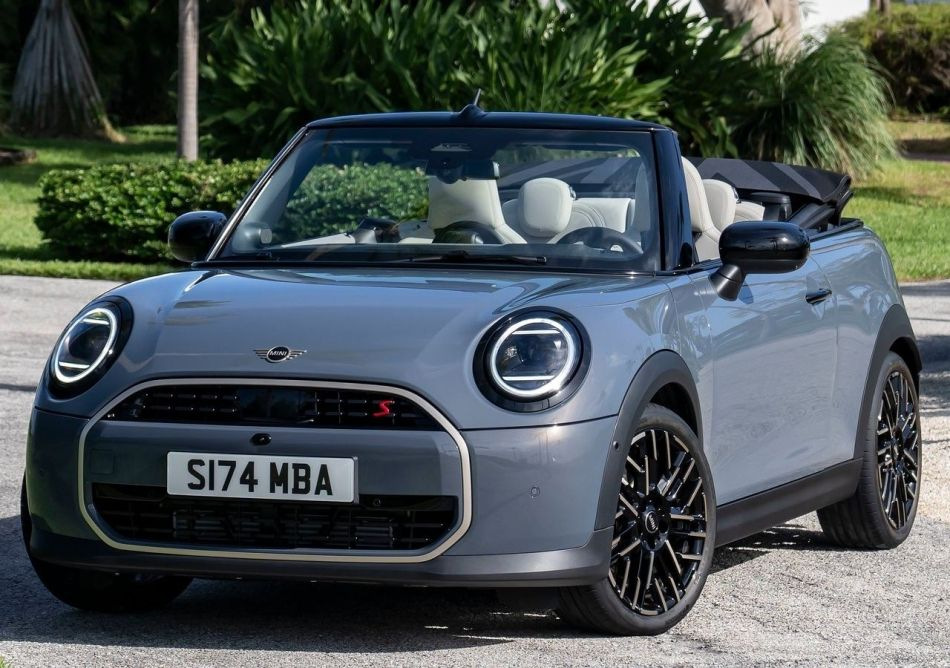 Recenzie Mini Cabrio: Plăcere în aer liber în stil urban