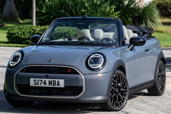 Recenzie Mini Cabrio: Plăcere în aer liber în stil urban