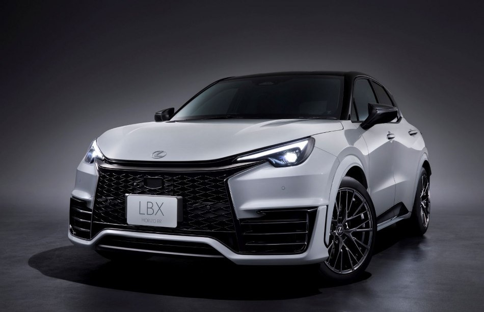 Recenzie Lexus LBX 2025: Crossover compact cu accent premium