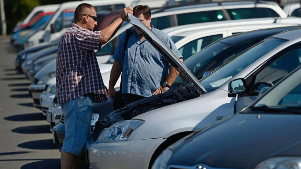 Cumpărarea unei mașini după un accident: economii sau riscuri?