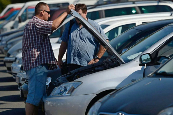 Cumpărarea unei mașini după un accident: economii sau riscuri?