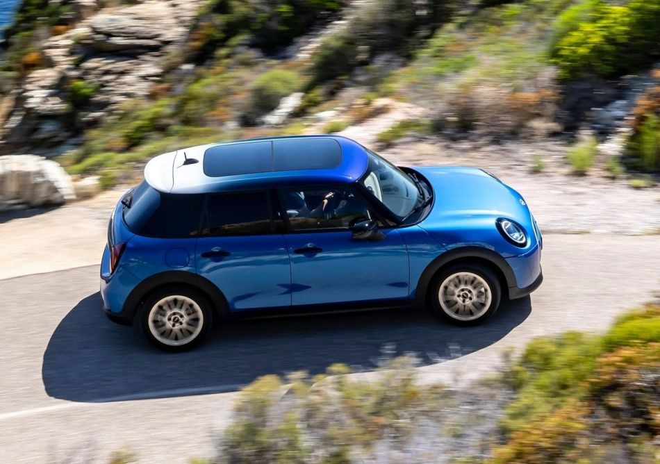 Recenzie a noului Mini Hatch (F65) cu 5 uși: A patra generație a emblematicului hatchback