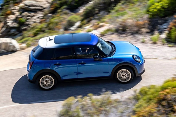 Recenzie a noului Mini Hatch (F65) cu 5 uși: A patra generație a emblematicului hatchback Fotografie 1