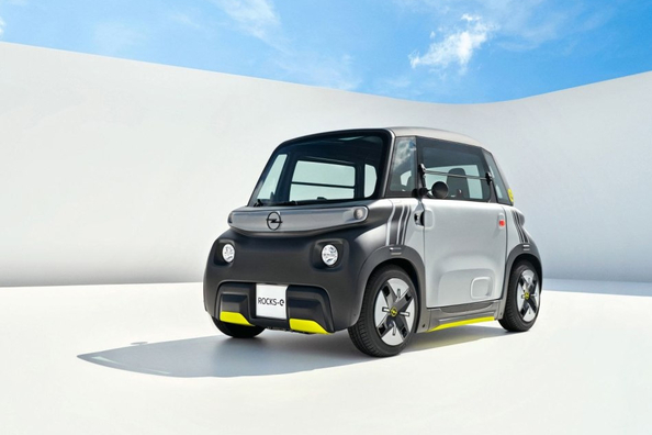 Recenzie Opel Rocks-e: O mașină electrică compactă și economică pentru oraș