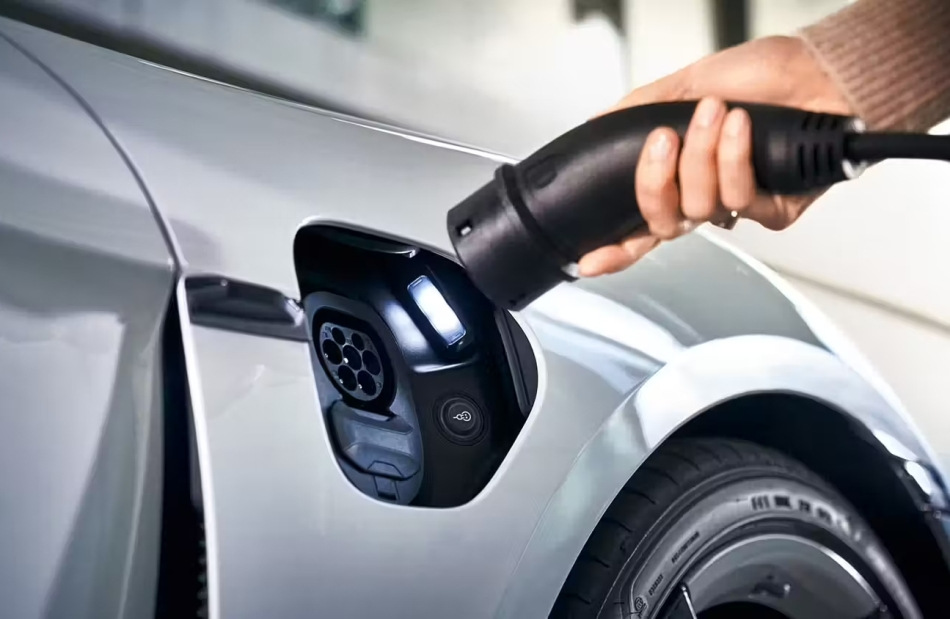 Cât timp poate rezista o mașină electrică fără reîncărcare?