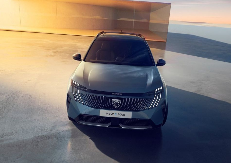Peugeot e-5008 2024: Recenzie a crossover-ului electric cu șapte locuri
