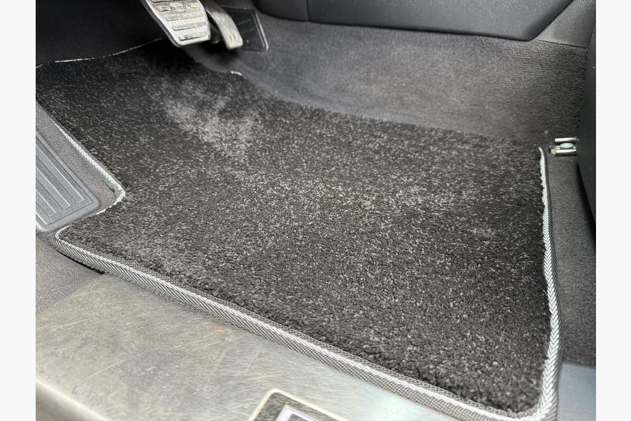 Nissan Armada 2016-2024 Covorase textile Deluxe (3 randuri, Negru) Foto 2
