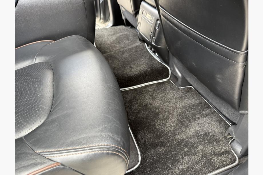 Nissan Armada 2016-2024 Covorase textile Deluxe (3 randuri, Negru) Foto 4