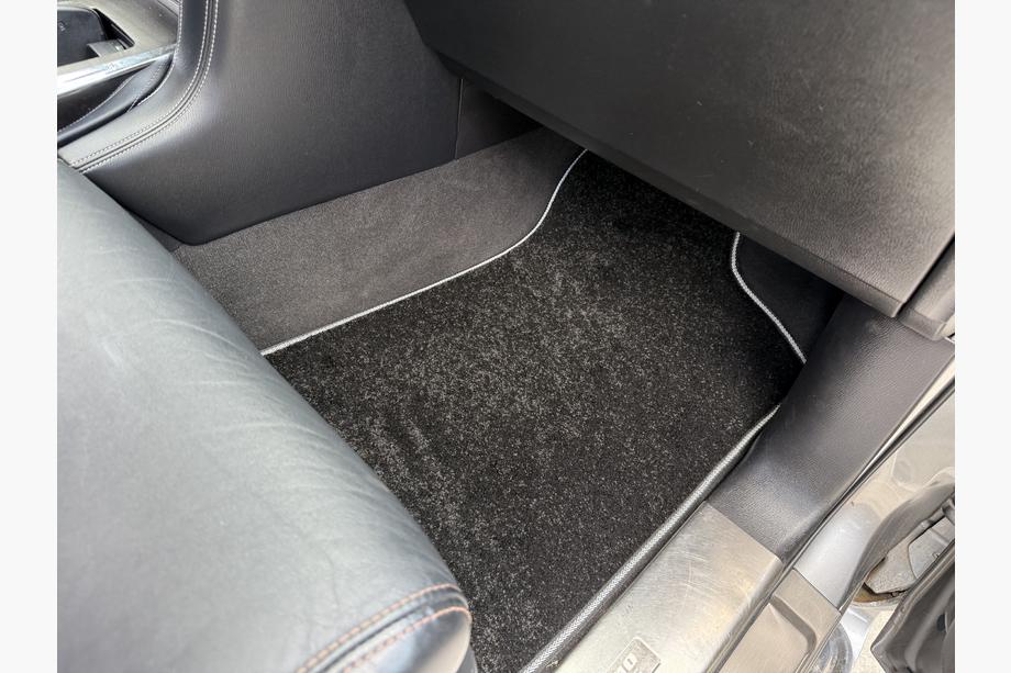 Nissan Armada 2016-2024 Covorase textile Deluxe (3 randuri, Negru) Foto 13
