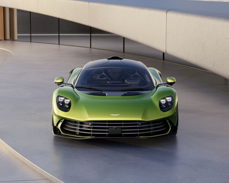 Aston Martin Valhalla: Recenzie a hipermașinii hibride