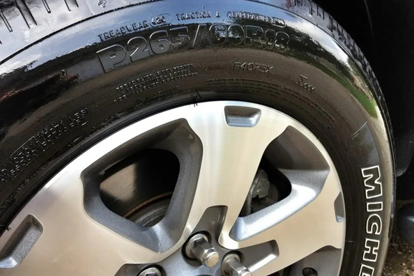 Cum poți înnegri anvelopele mașinii acasă?