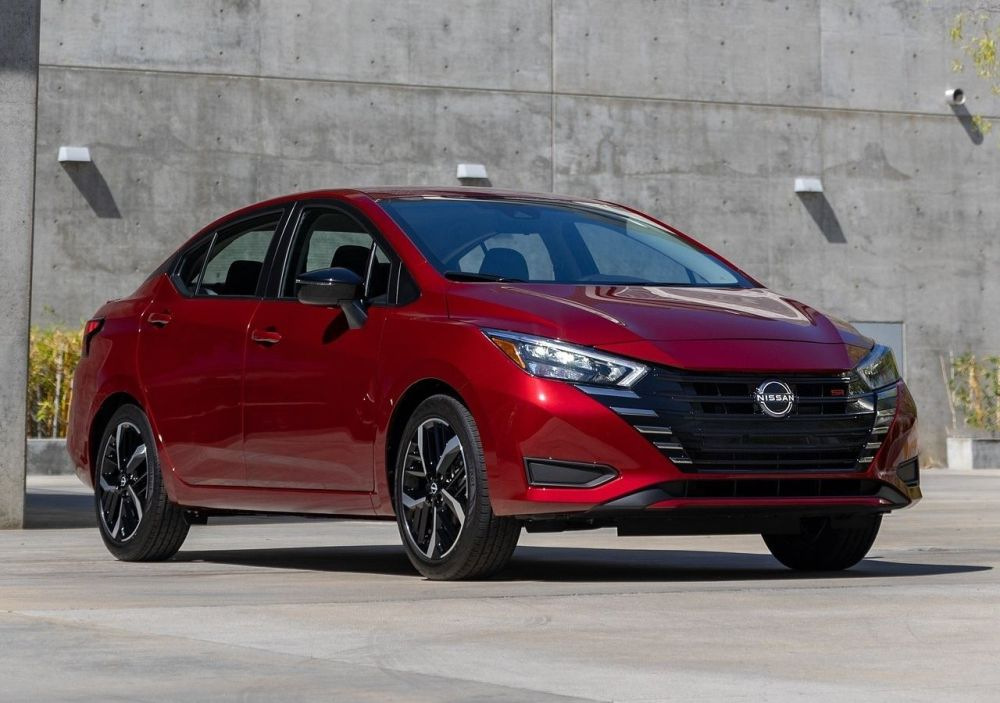 Nissan Versa: Sedan bugetar modernizat