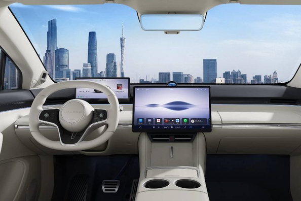 Recenzie Luxeed R7: Un crossover electric inovator de la Huawei și Chery Fotografie 5