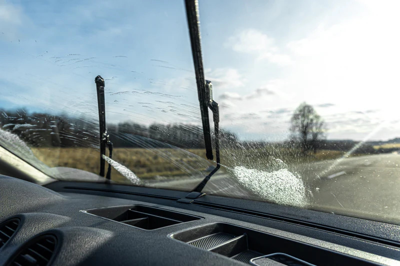 De ce scârțâie ștergătoarele de parbriz auto și cum se repară problema?