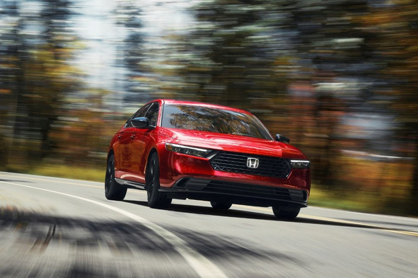 Honda Accord generația XI: Recenzie a sedanului elegant