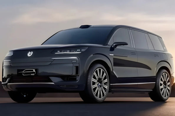 Denza N9 EV 2025: Recenzie SUV electric Fotografie 1