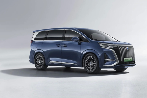 Recenzie Denza D9 EV: Un minivan electric de lux