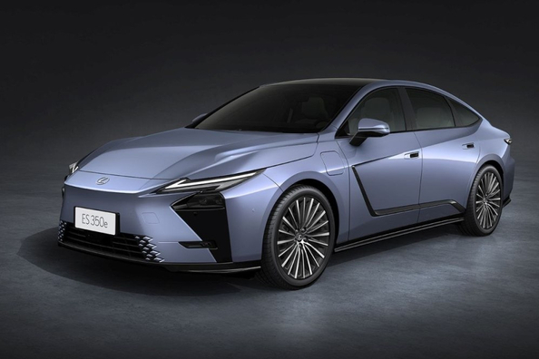 Recenzie Lexus ES generația a opta din 2025