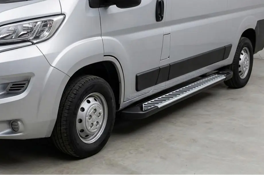 Fiat Ducato 2006-2025 Praguri Laterale Line (2 buc, Aluminiu) Ampatament Mediu Image