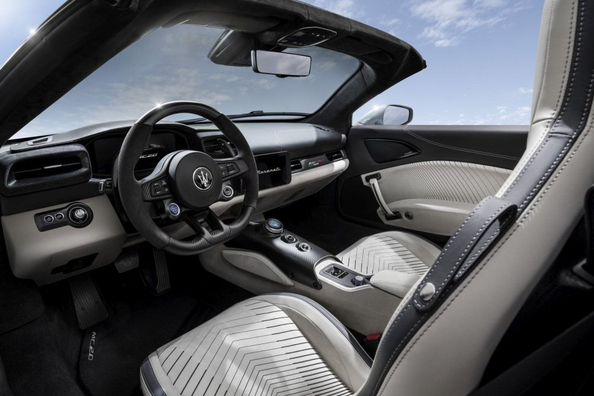 Recenzie Maserati MC20 Cielo: Un roadster elegant cu spirit de curse Fotografie 5