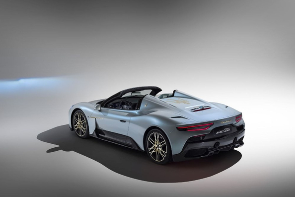 Recenzie Maserati MC20 Cielo: Un roadster elegant cu spirit de curse Fotografie 4
