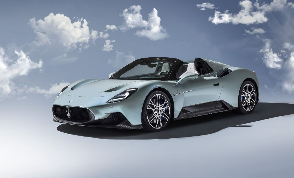 Recenzie Maserati MC20 Cielo: Un roadster elegant cu spirit de curse