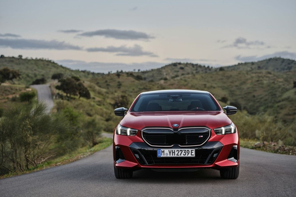 Recenzie a sedanului supraalimentat BMW i5 M60