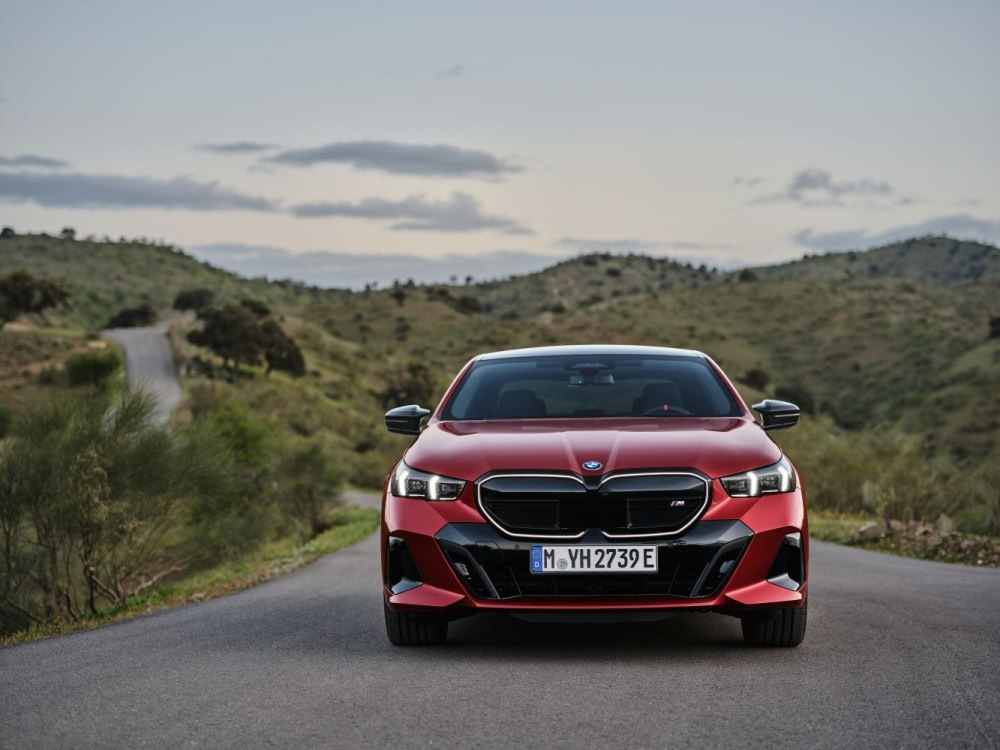 Recenzie a sedanului supraalimentat BMW i5 M60