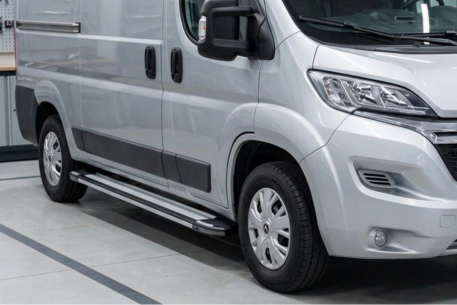 Fiat Ducato 2006-2025 Praguri Laterale Rainbow (2 buc, Aluminiu) Image