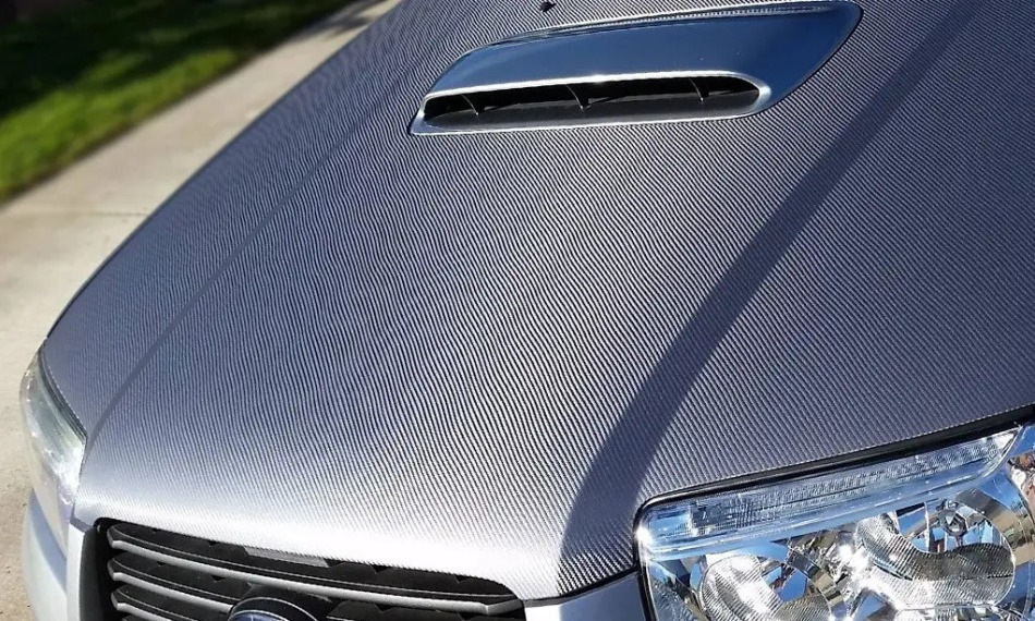 Merită să folosești folie de carbon în tuningul auto?