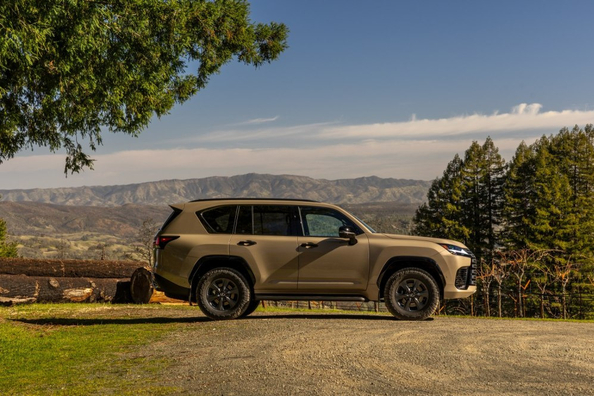 Recenzie Lexus LX 700h 2025: SUV hibrid de a patra generație Fotografie 3