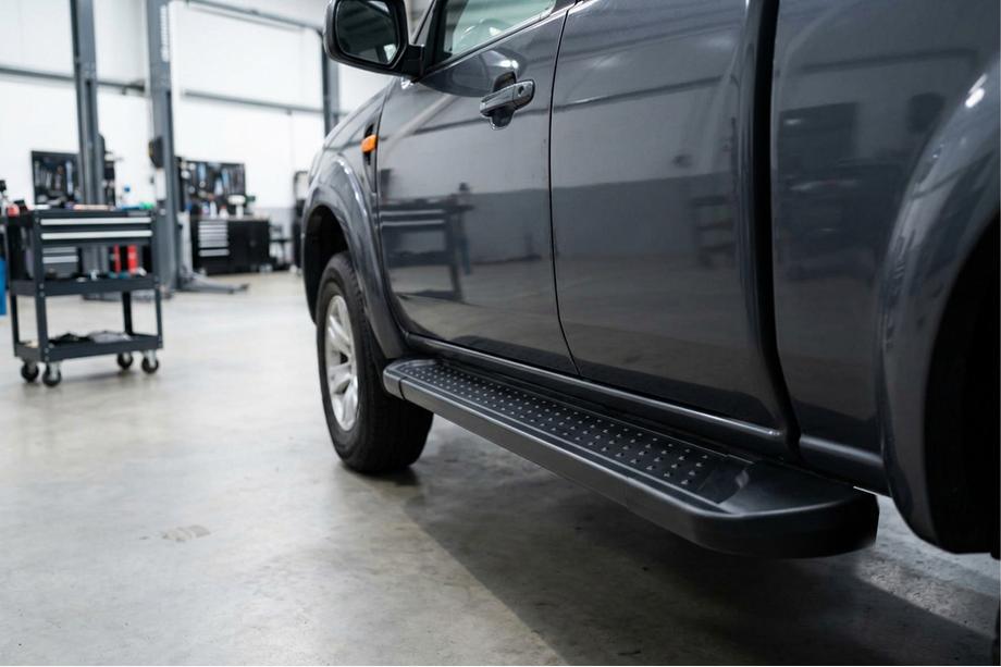 Ford Ranger 2007-2011 Praguri Laterale Allmond Black (2 buc, Aluminiu) Image