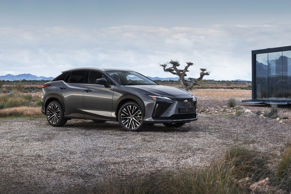 Recenzie Lexus RZ 300e: Crossover electric premium