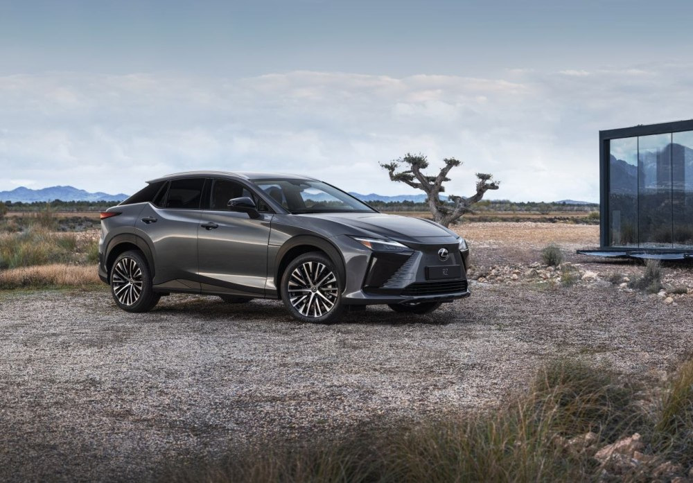 Recenzie Lexus RZ 300e: Crossover electric premium