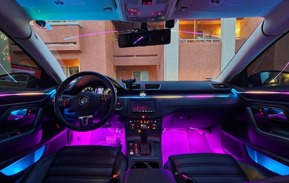 Se poate instala iluminare ambientala intr-o masina veche?