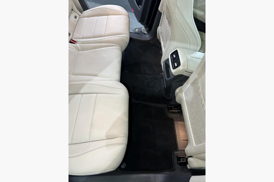 Mercedes GLS X167 2019- Covorase textile Premium (3 randuri, Negru) Foto 4