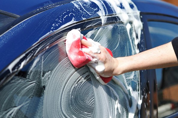 Cum sa alegi samponul auto potrivit pentru spalarea manuala