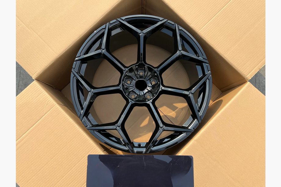 Lamborghini Urus 2018- Jante forjate OEM R23 V4 (Set 4 buc) Image