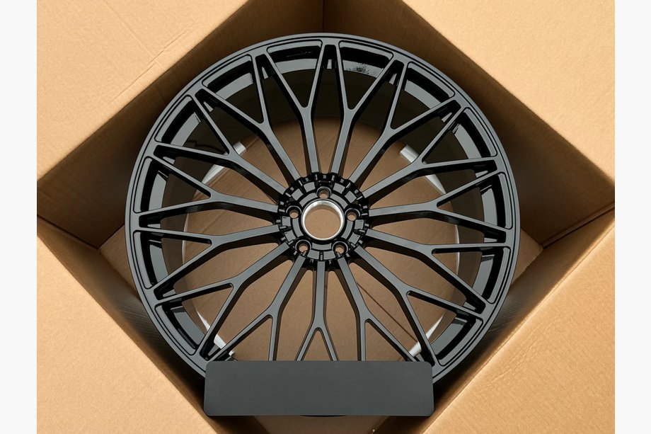 Lamborghini Urus 2018- Jante forjate OEM R23 V7 (Set 4 buc) Image