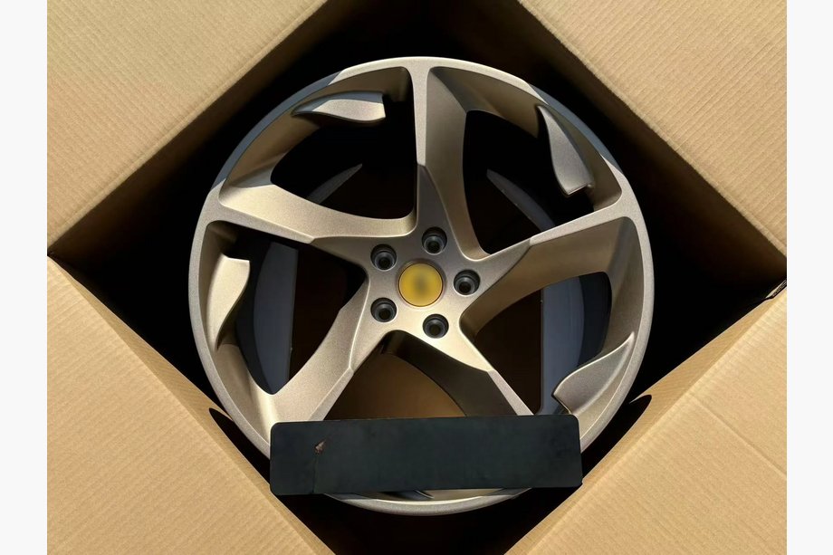 Ferrari SF90 Stradale Jante forjate OEM R20 V2 (set 4 buc) Image