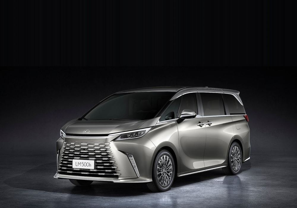 Prezentare Lexus LM a doua generatie: Varful confortului VIP