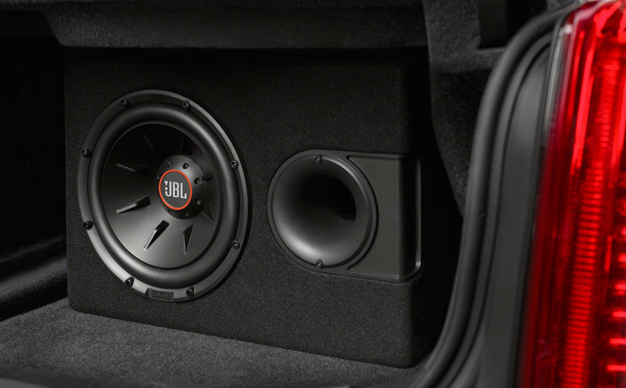 Subwoofer in masina: avantaje, dezavantaje si merita instalarea